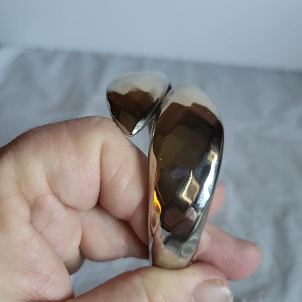Silver Tone Diamond-Textured Hinged Double Cuff Bracelet 2.6 in Diameter Overlap - Picture 6 of 6